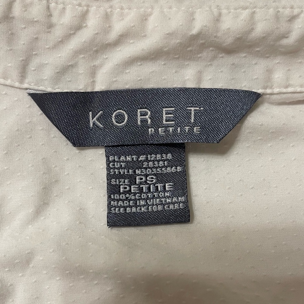 Koret White Button-Up Top with Embroidered Pocket - Picture 7 of 8